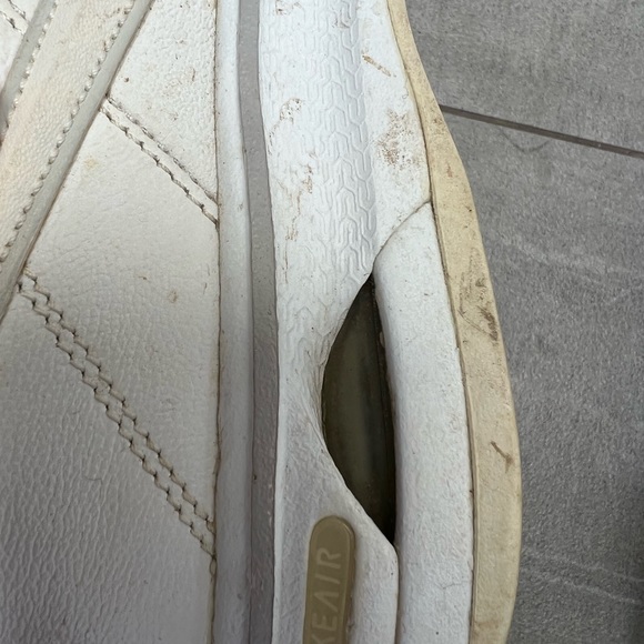 Vintage! Nike Air sneakers retro- size 9. Classics! Lots of wear left in these!🌸 - Picture 7 of 8